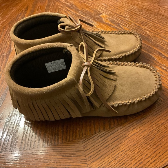 Woman’s Lamo Suede Upper Mesh Lining Mesh Comfort Padded Fringe Moccasins! - Picture 4 of 16